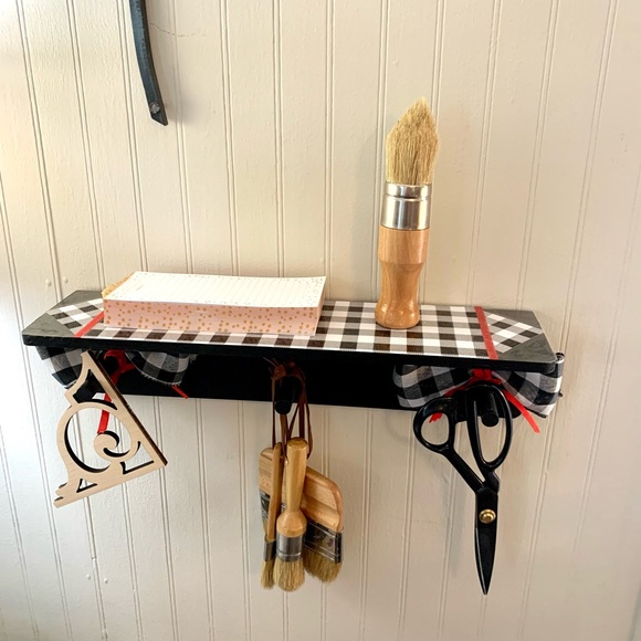 Wall Shelf with Pegs - Picture 9 of 10